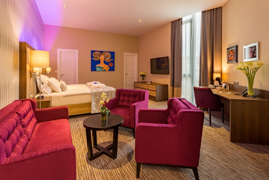 SUITE 2.jpg
